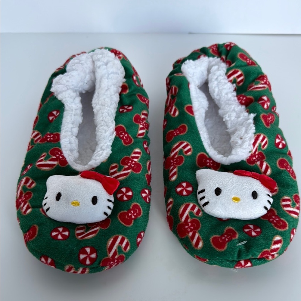 Christmas Hello Kitty size 7 2024 Sanrio slippers in green with red candy canes.
